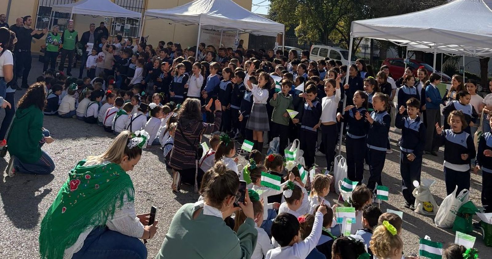 Actividad en la SAFA de Atarfe con motivo del ecomercado y Día de Andalucía.