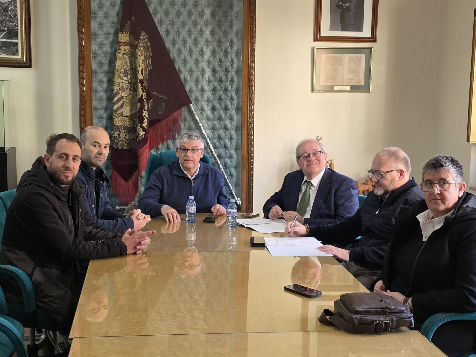Imagen de la reunión entre el Ayuntamiento de Guadix y la delegación de Fomento de la Junta