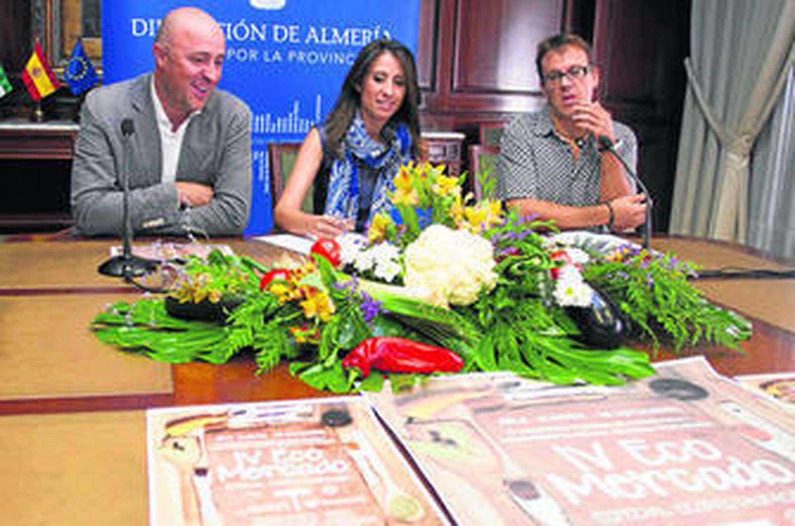 Antonio Oliva, Carmen Belén Zapata y Raúl Mesa durante la presentación ayer del Ecomercado.