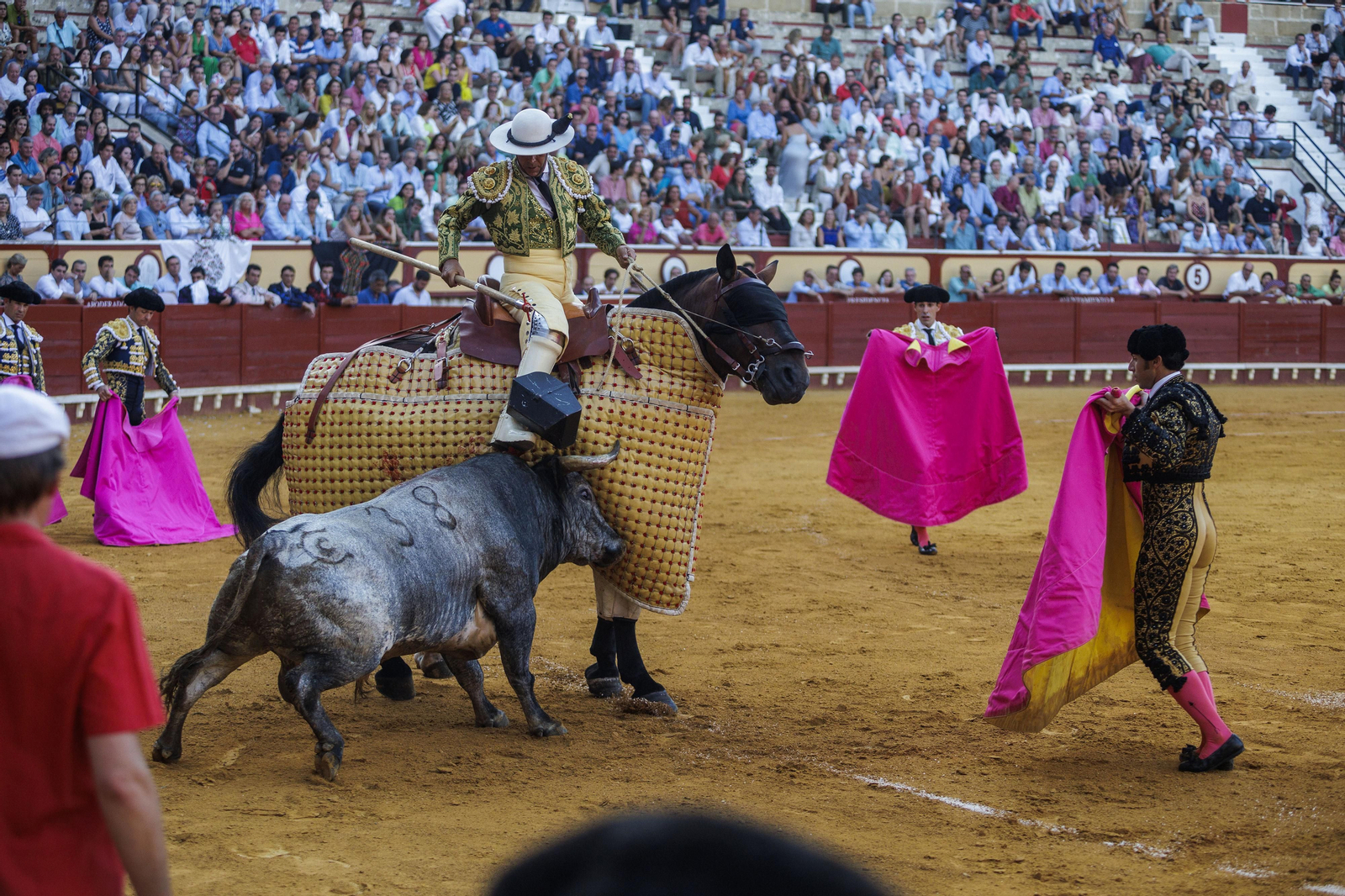 Las imágenes de la tarde de toros del domingo en El Puerto