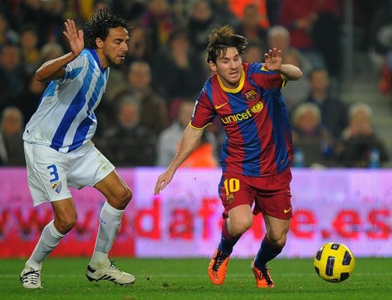 El Málaga se va goleado del Camp Nou ante una nueva exhibición del Barça (4-1). / AFP