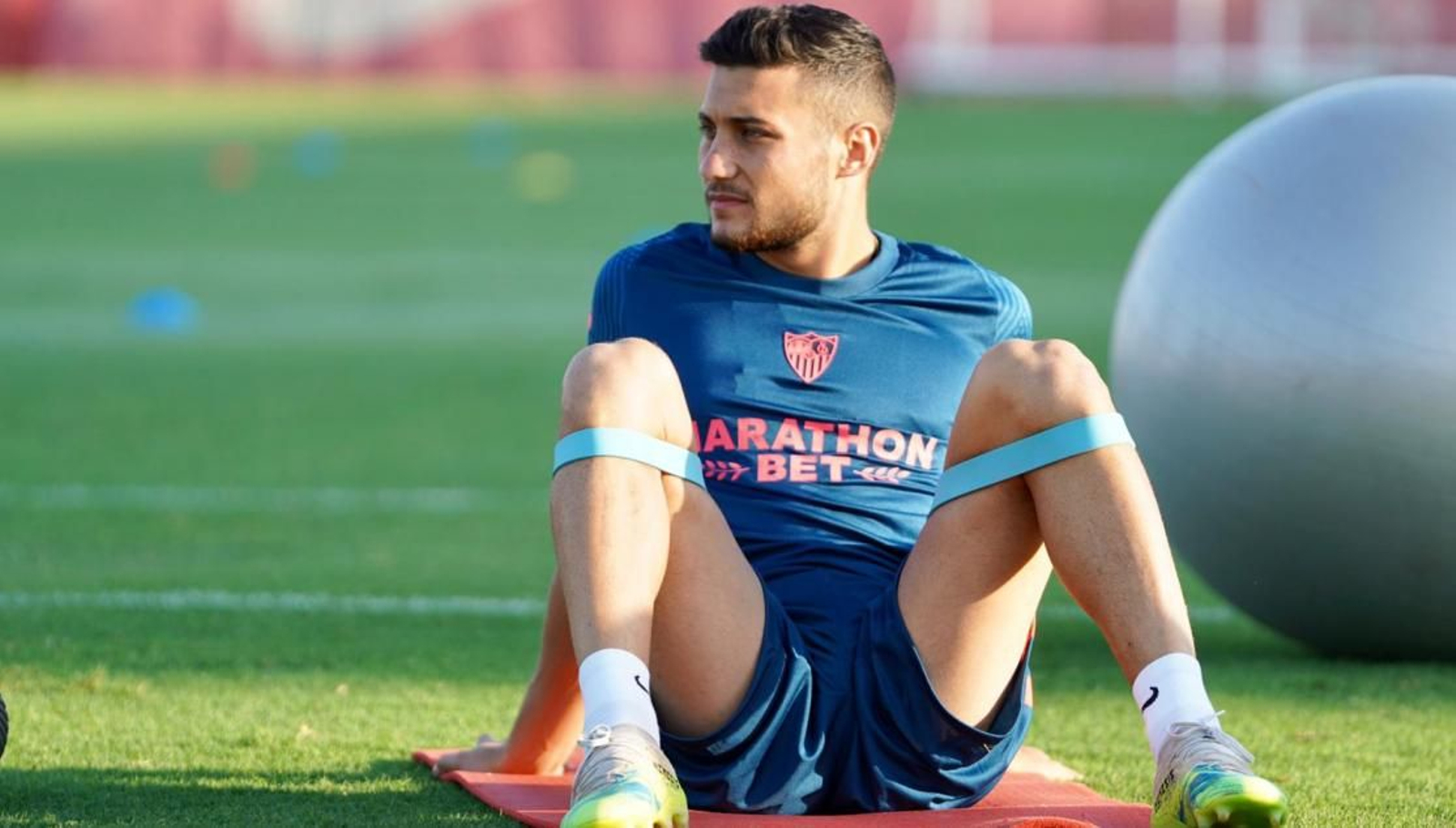 Óscar Rodríguez, en un entrenamiento del Sevilla.