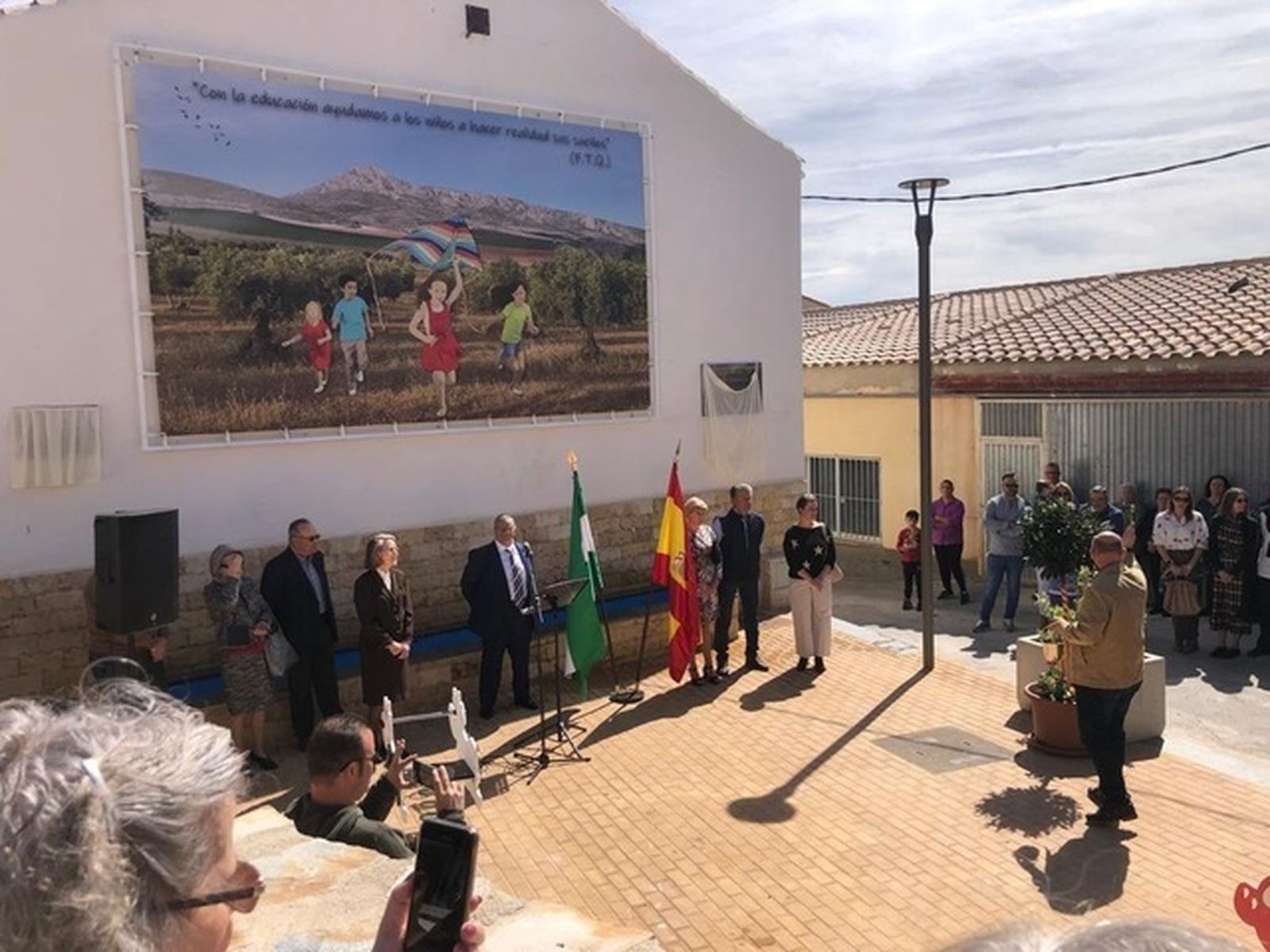 Darro homenajea con un parque al que fue su primer maestro