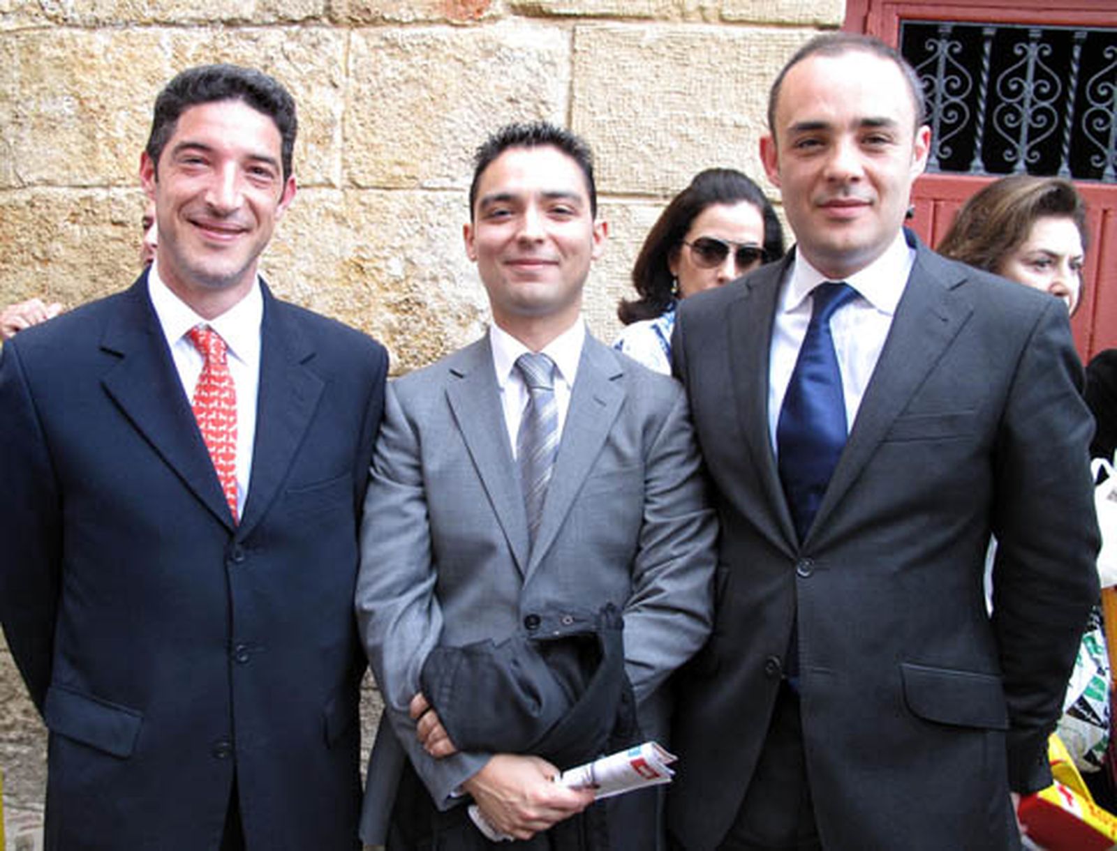 El ginecólogo Pedro Beltrán (Clínica Doctor Chacón); el restaurador Iván Salas (Asador Salas) y Miguel Ángel Millán, gerente de Urbanismo.

Foto: Victoria Ramírez