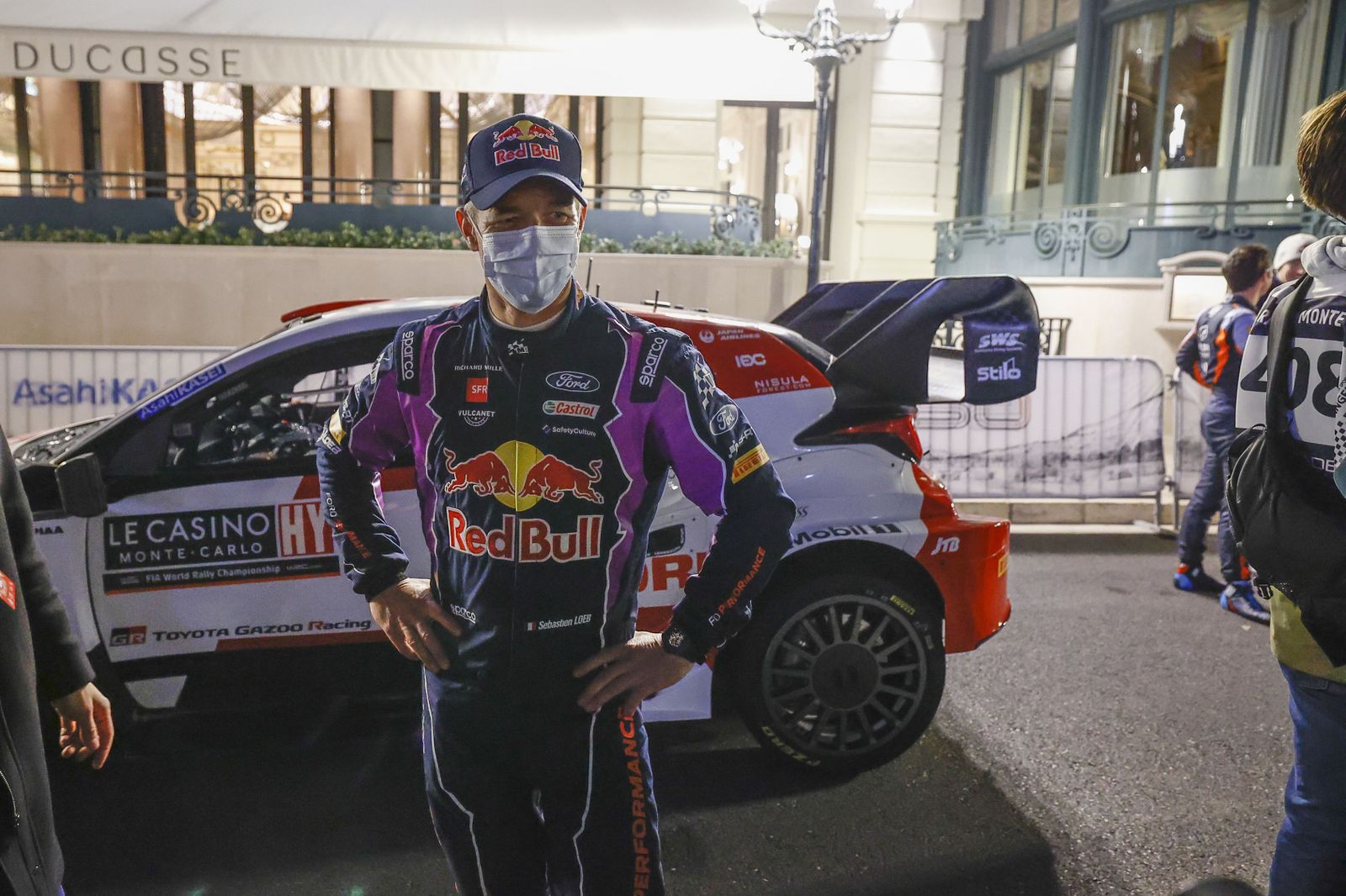 Loeb posa para una foto en Montecarlo