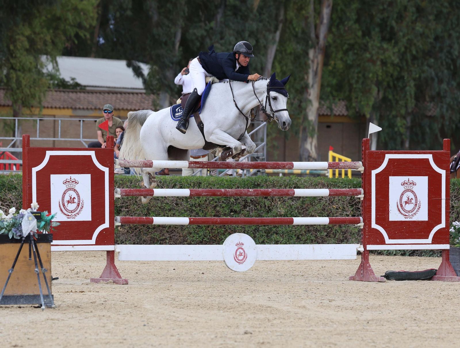 Alvaro Gonzalez de Zarate, con Coralin 8.