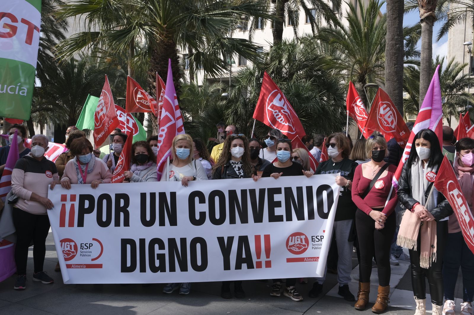 Imágenes de la manifestación a favor de la sanidad pública en Almería