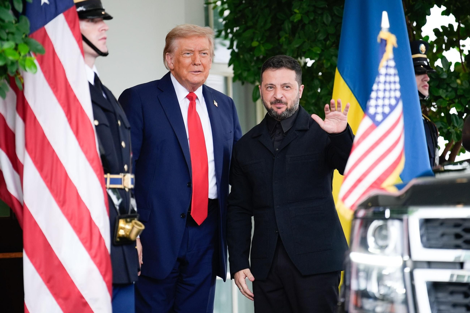 El presidente de Estados Unidos, Donald Trump, recibe a su homólogo de Ucrania, Volodimir Zelenski, este lunes en la Casa Blanca.