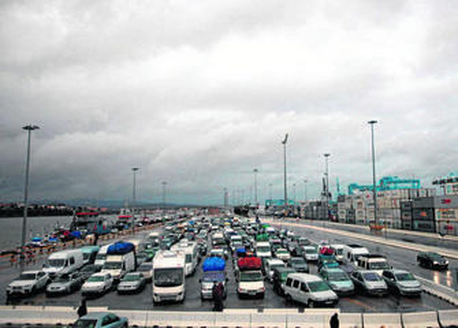Las zonas de espera habilitadas en el puerto de Algeciras, como durante la OPE en verano.