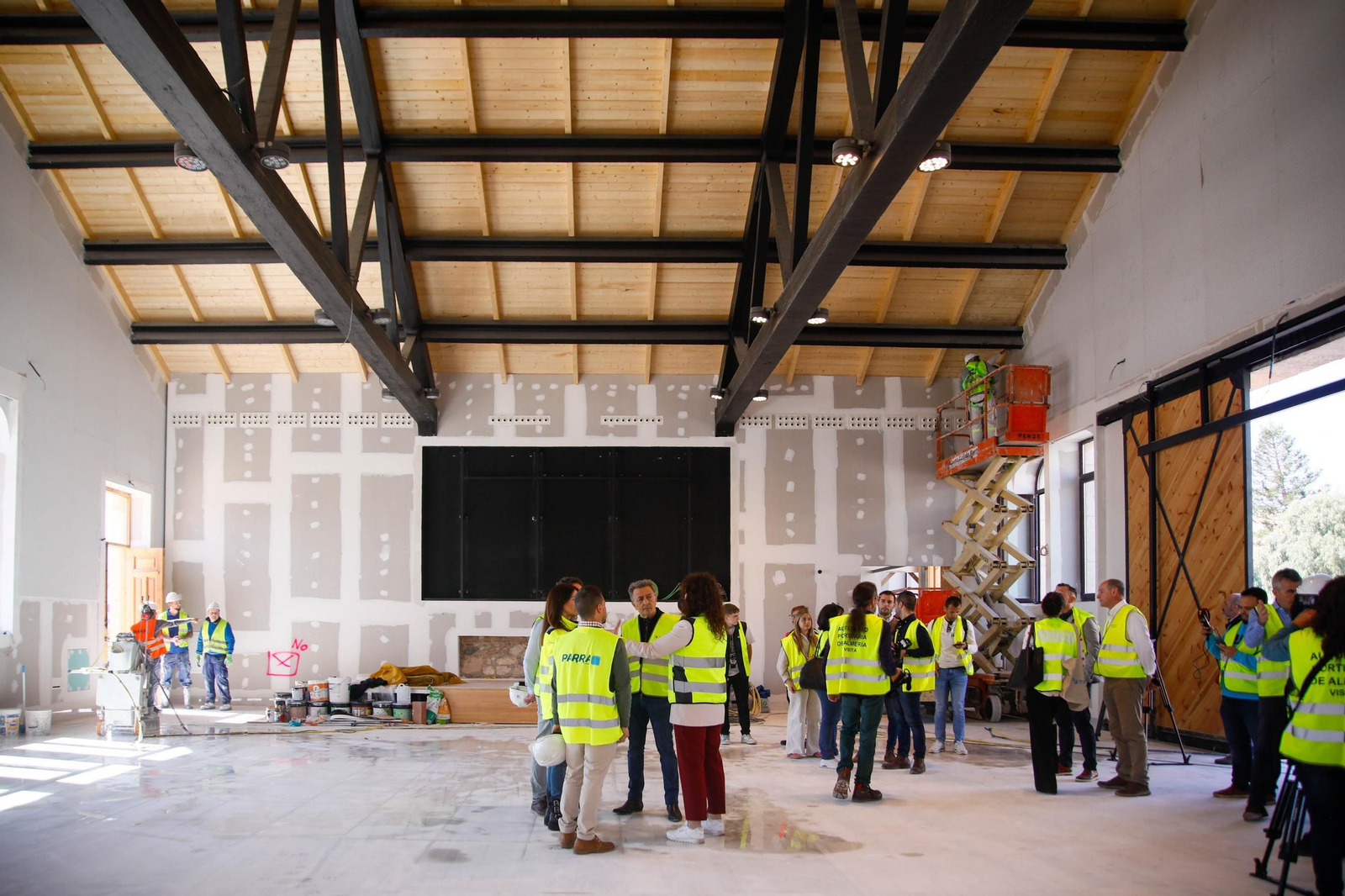 Las imágenes de la visita a la obras del Puerto de Almería