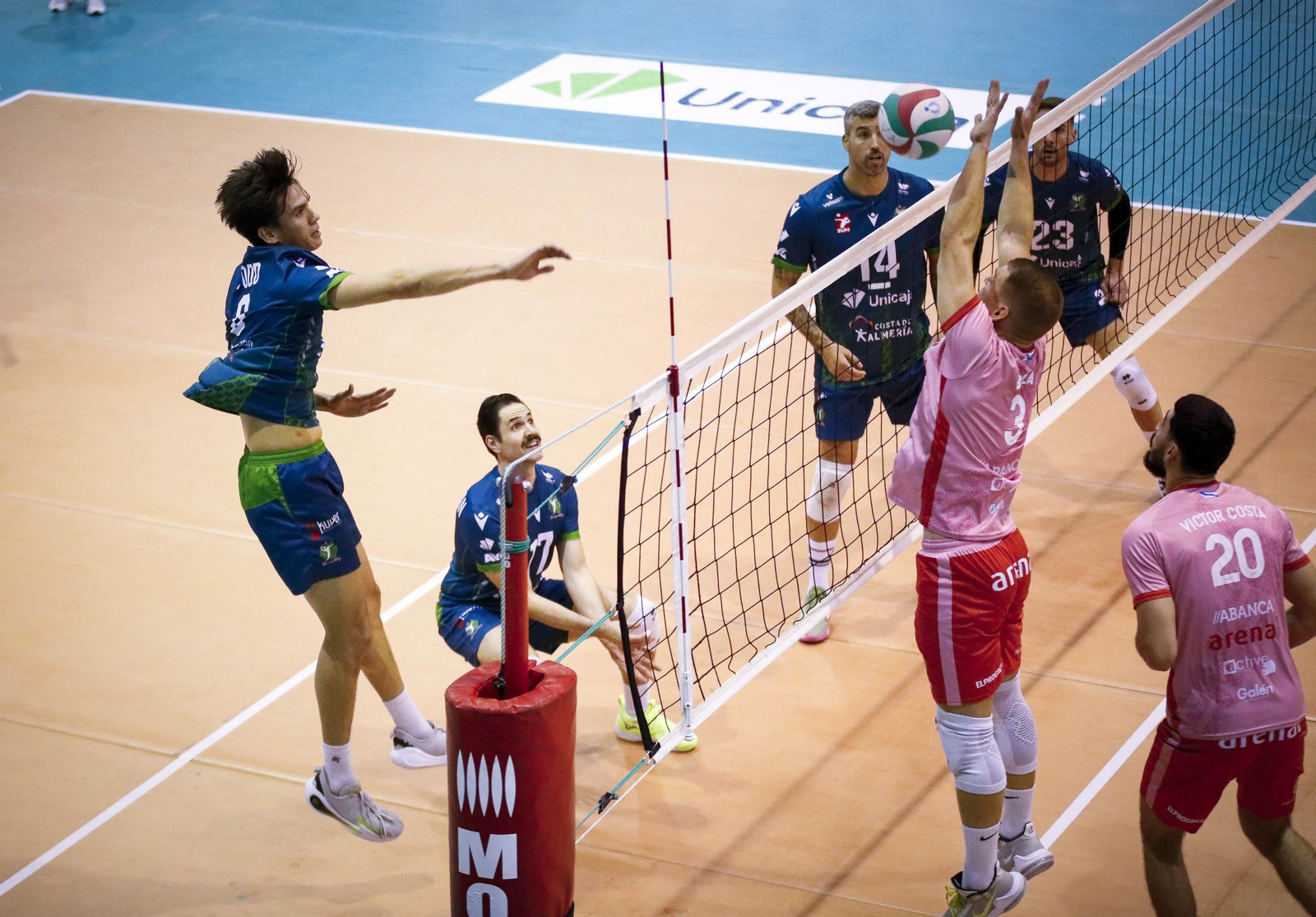 Unicaja Costa de Almería-Arenal Emeve de la Superliga, en imágenes