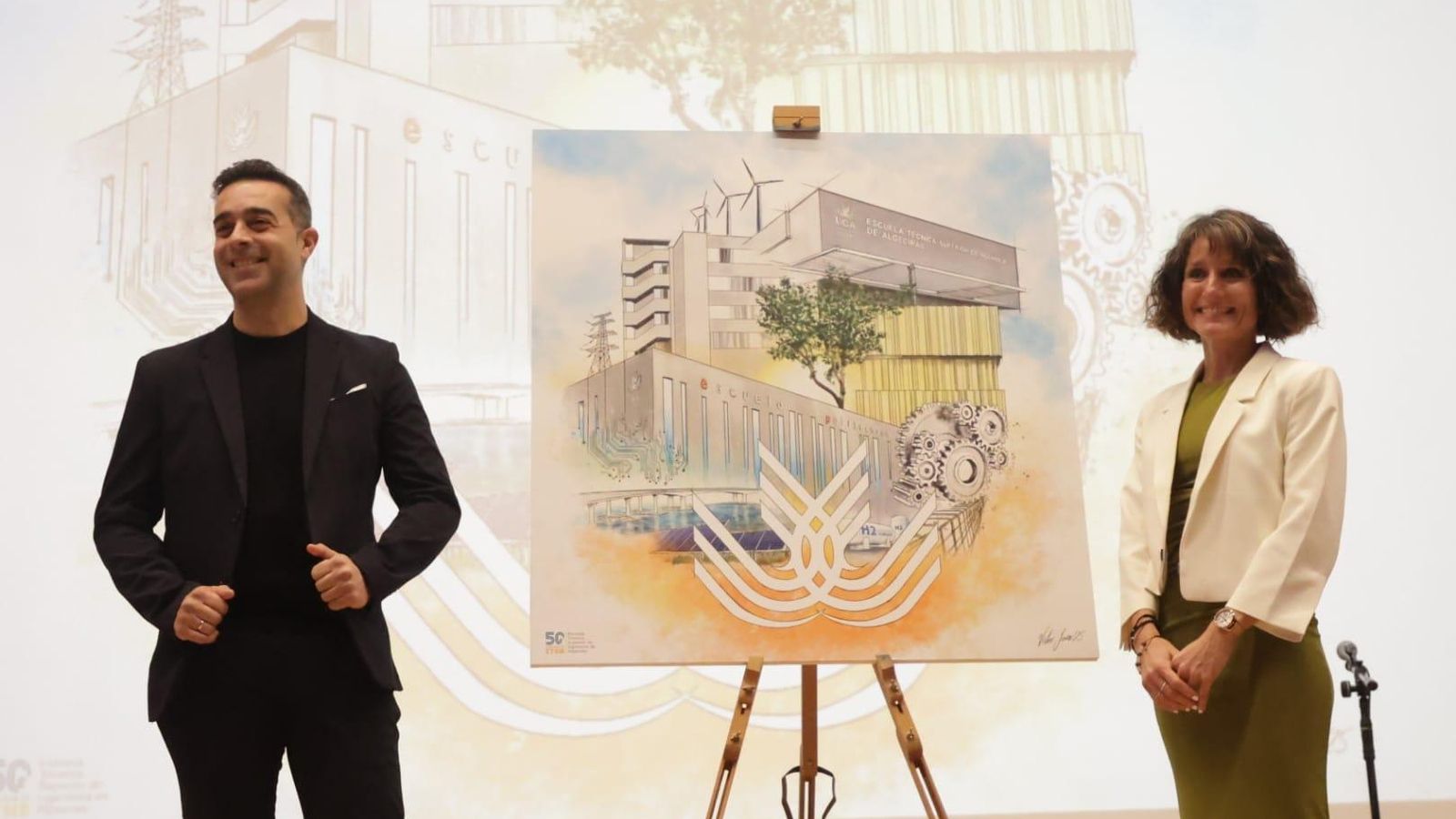 Paloma Cubillas (derecha) y Víctor Jerez, con el cuadro elaborado por el pintor.