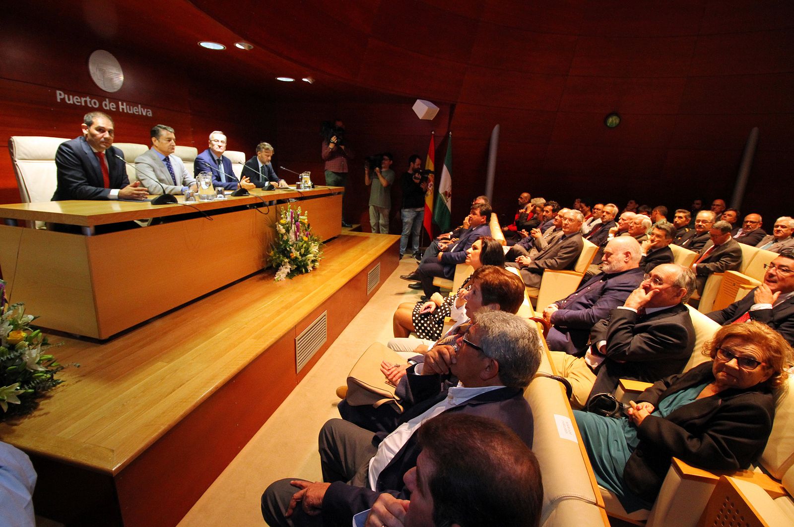 Imágenes de la toma de posesión del nuevo presidente del Puerto de Huelva, José Luis Ramos.
