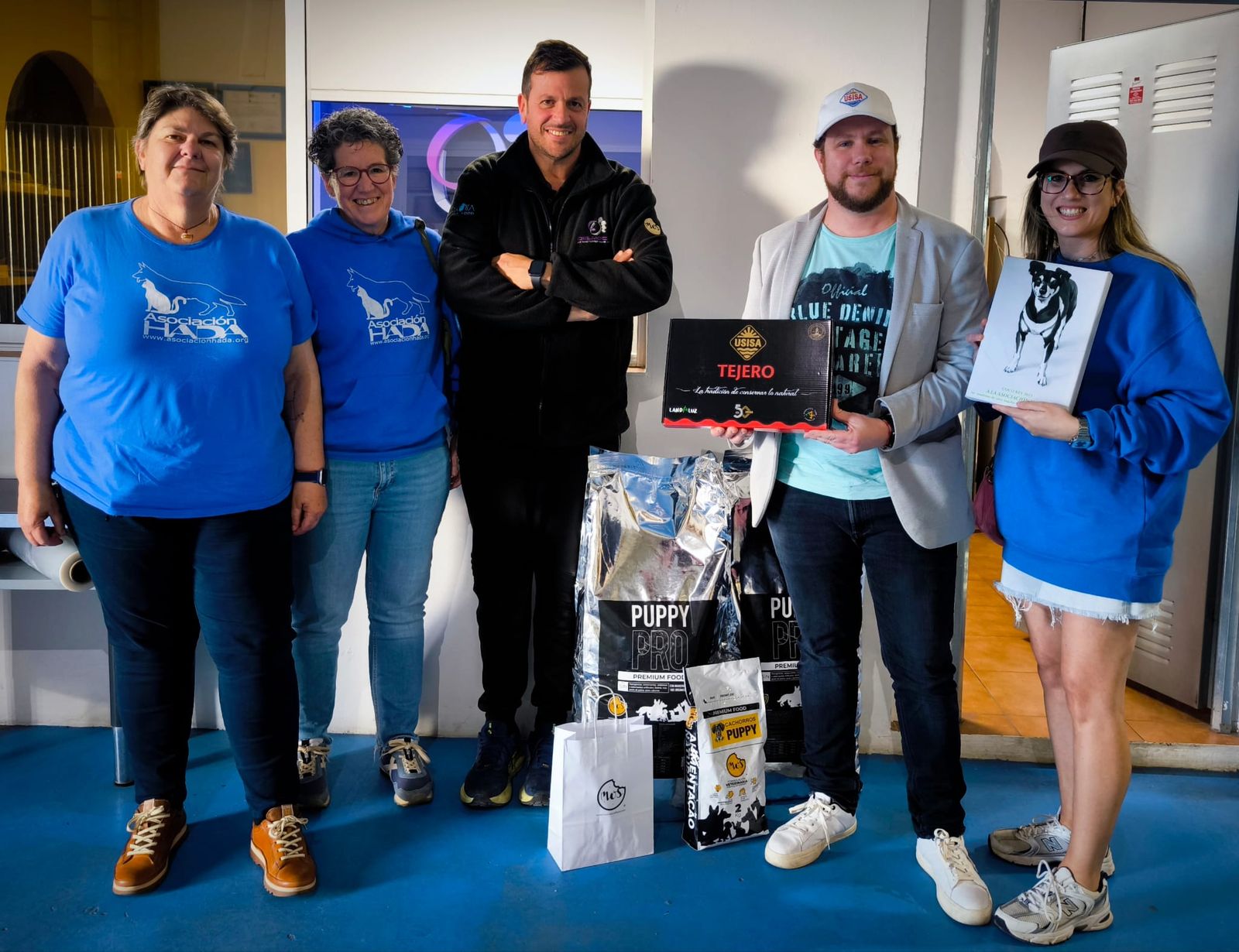 Asociación HADA recogiendo su premio en DELMOCAN