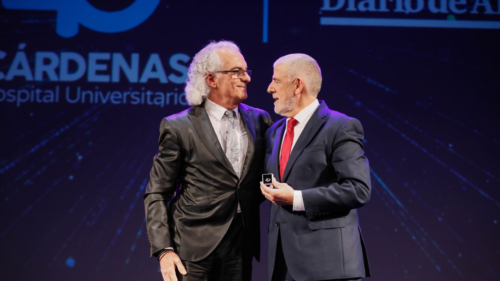 Emilio Osorio, gerente del periódico, ha recibido el premio en nombre de Diario de Almería.