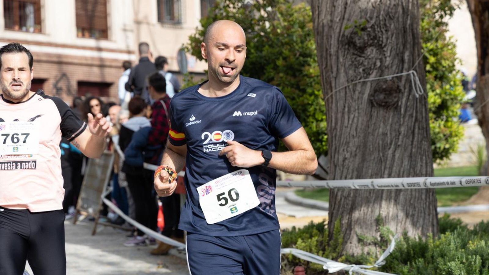 Más de 2.100 participantes corren para promover la salud en Jaén, en imágenes (1)