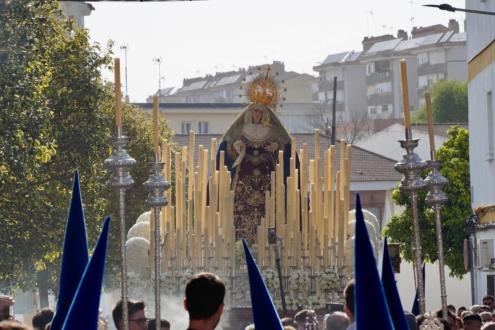 La Virgen del Prado procesionando por las calles de Huelva la Semana Santa de 2025.