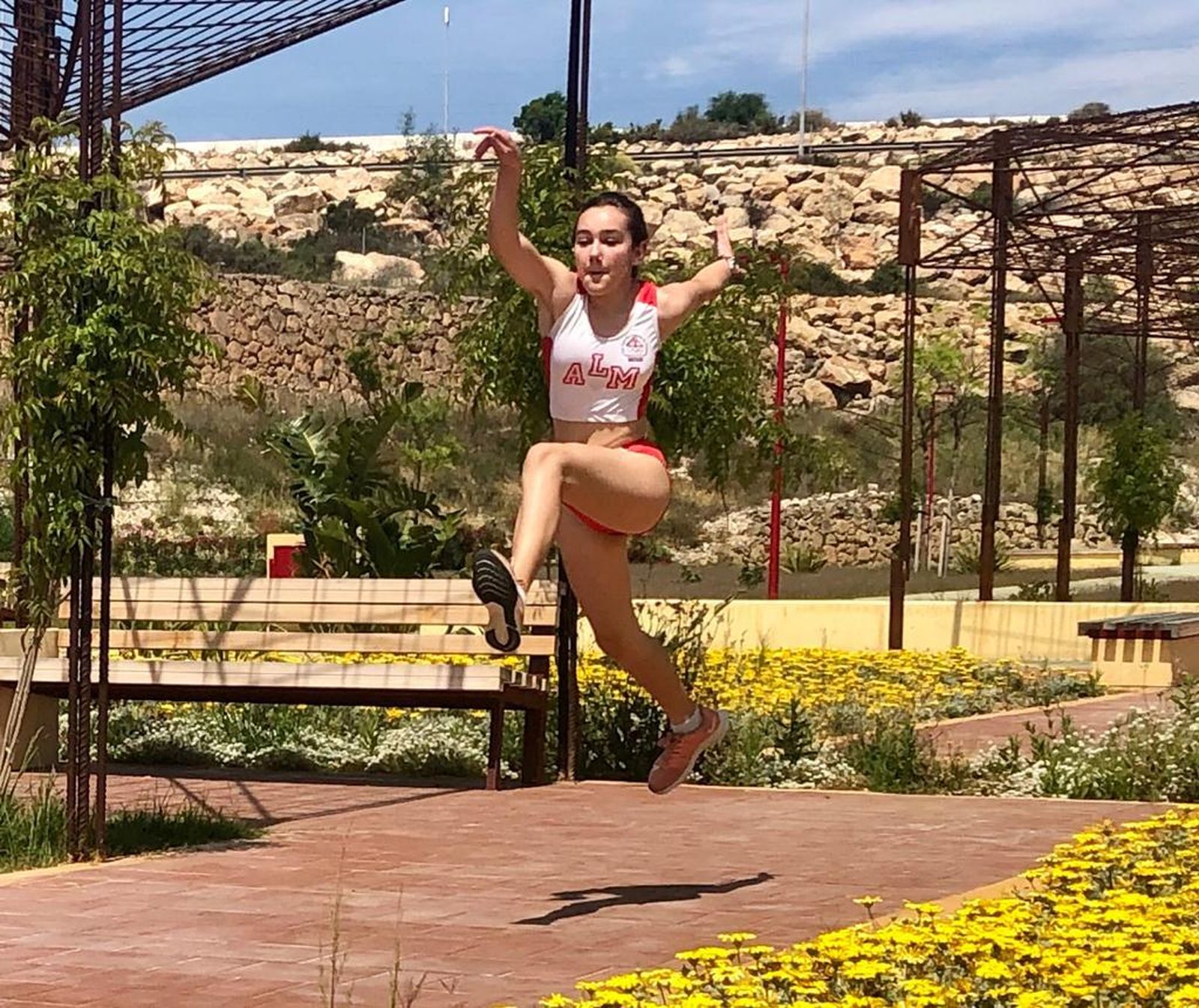 Los deportistas de la EDM Atletas de Almería regresan a la calle para su puesta a punto