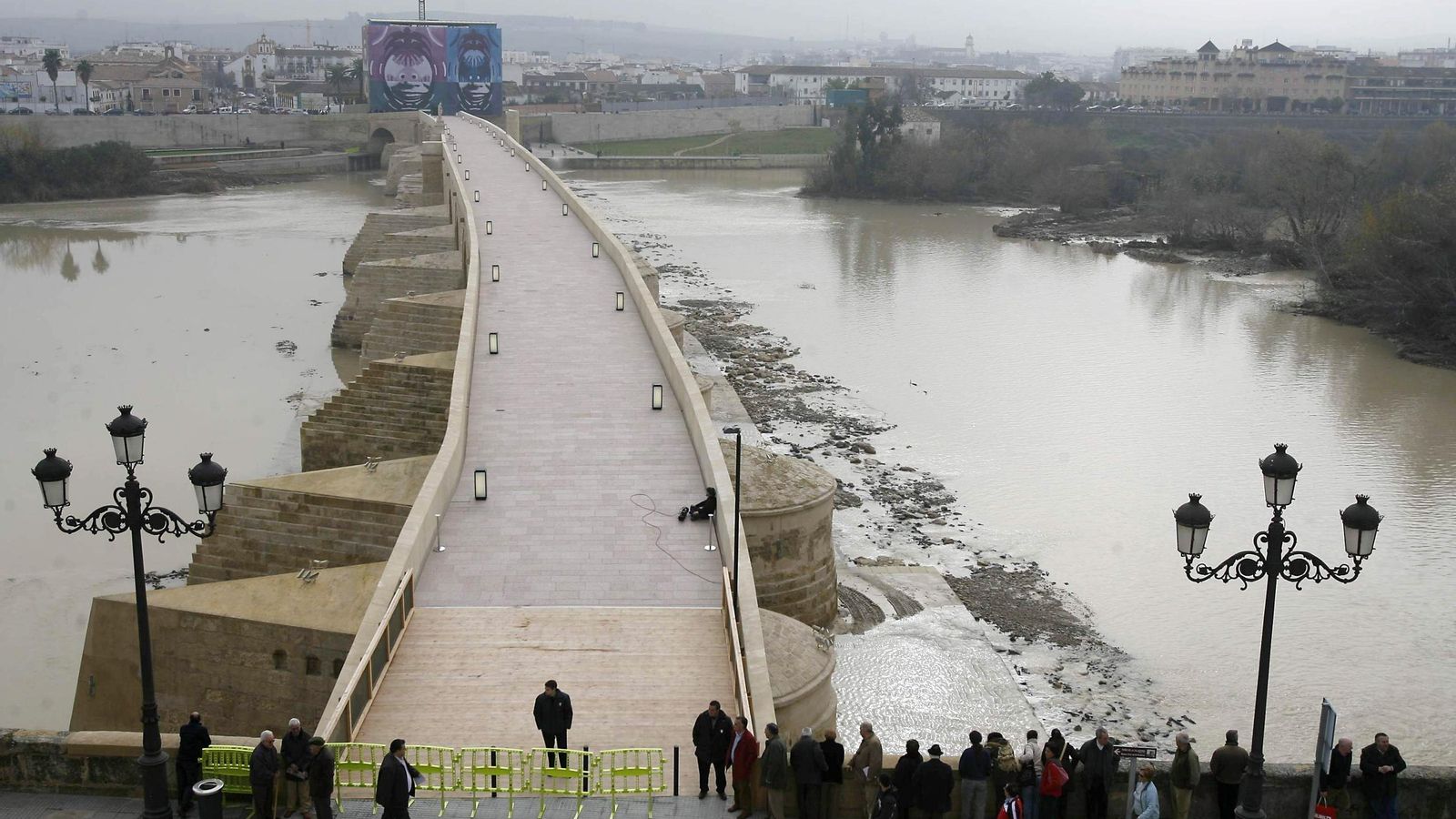 El Puente Romano en obras, en septiembre de 2007