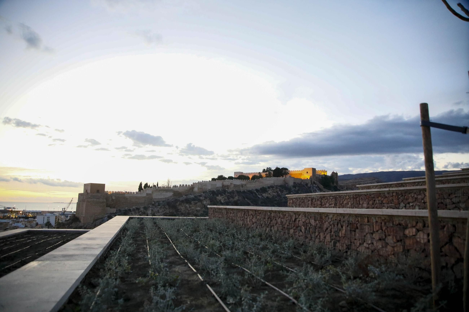 Las mejores imágenes del encendido de luces en el Cerro de San Cristobal de Almería
