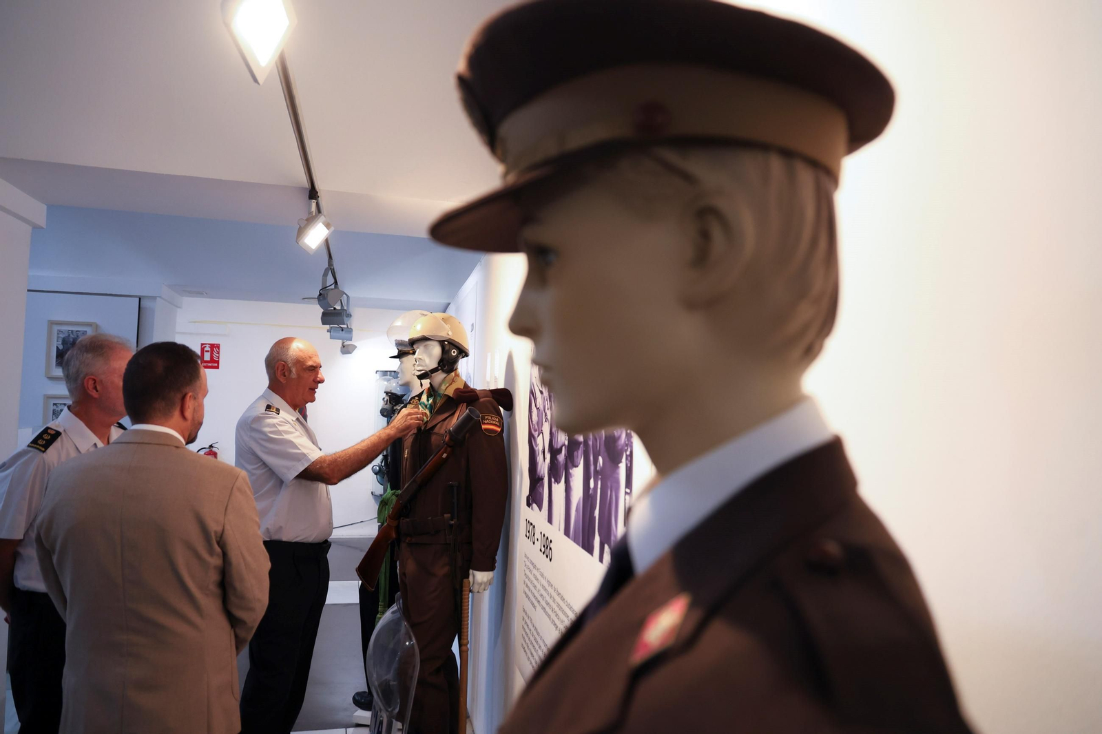 Una exposición recuerda los 200 años de historia de la Policía Nacional (fotos)