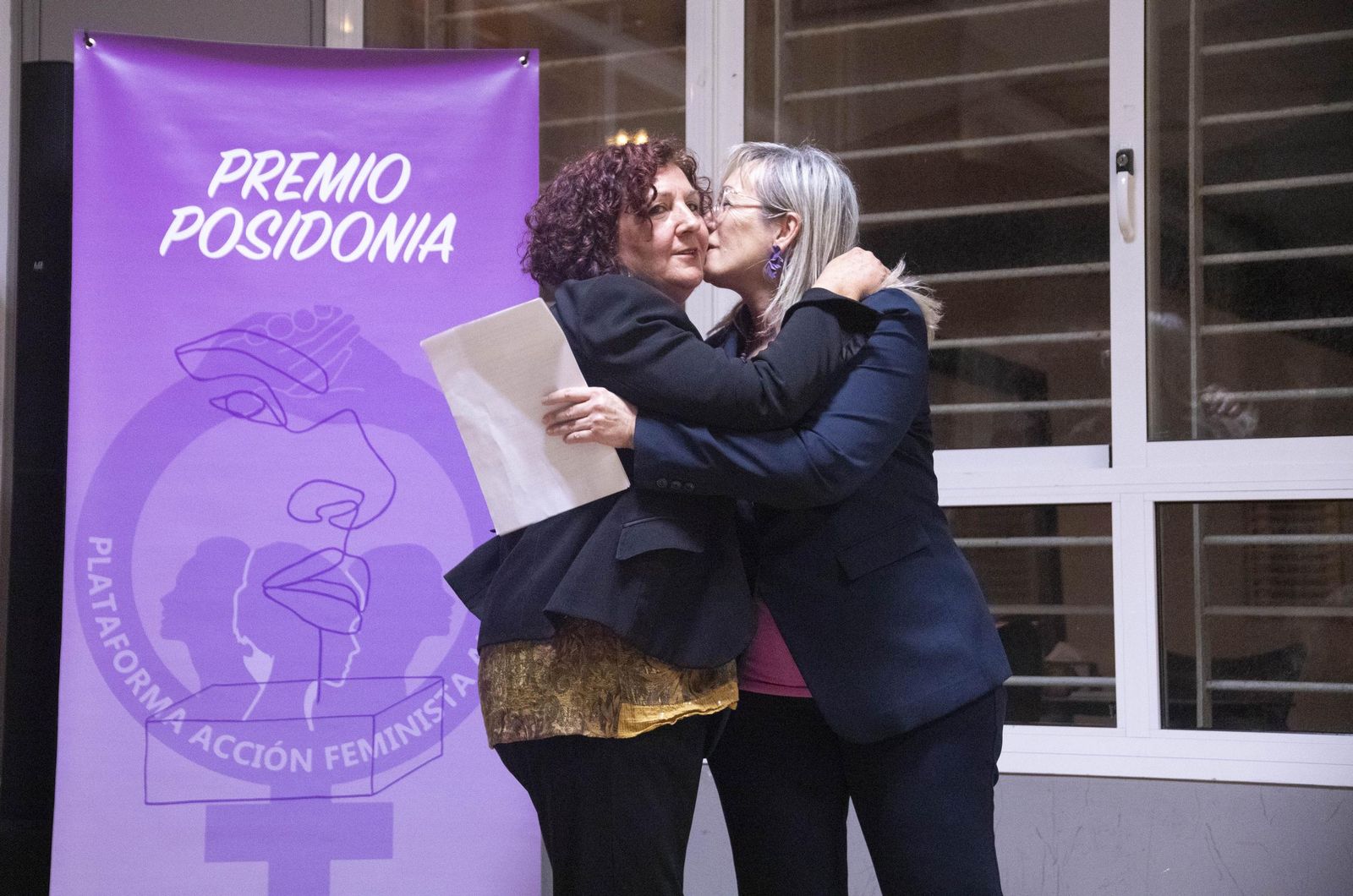La Plataforma de Acción Feminista en Almería rinde homenaje a las mujeres de la Desbandá con su II Premio ‘Posidonia’ a Loli Sierra, vicepresidenta de la Asociación Memorialista de la Desbandá, en imágenes