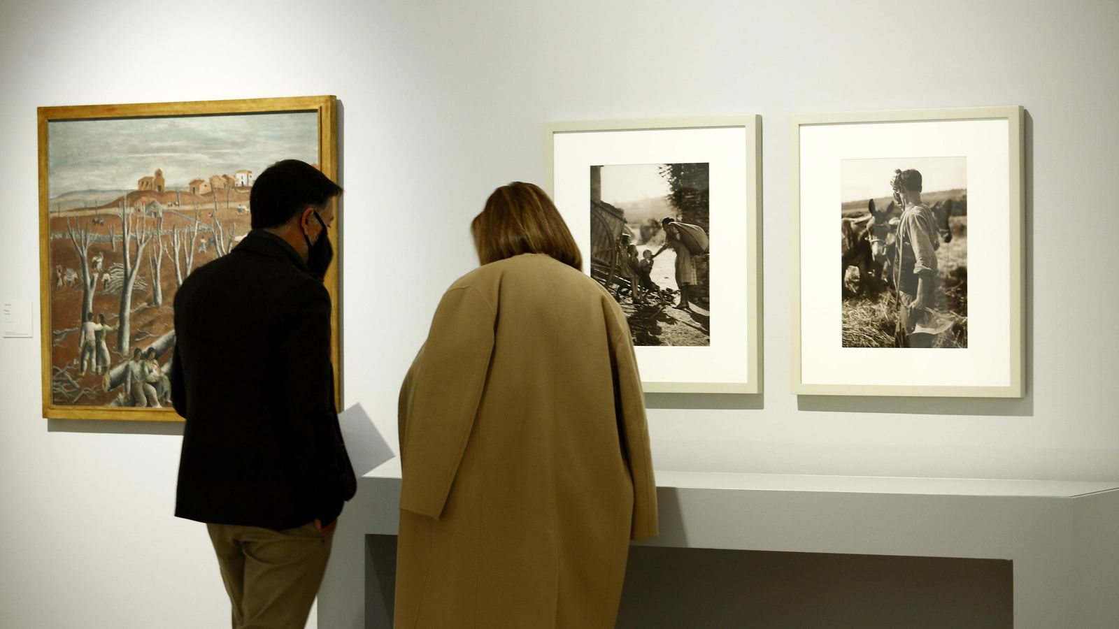 'Paisaje' de José Frau junto a las fotografías de Antoni Arissa.