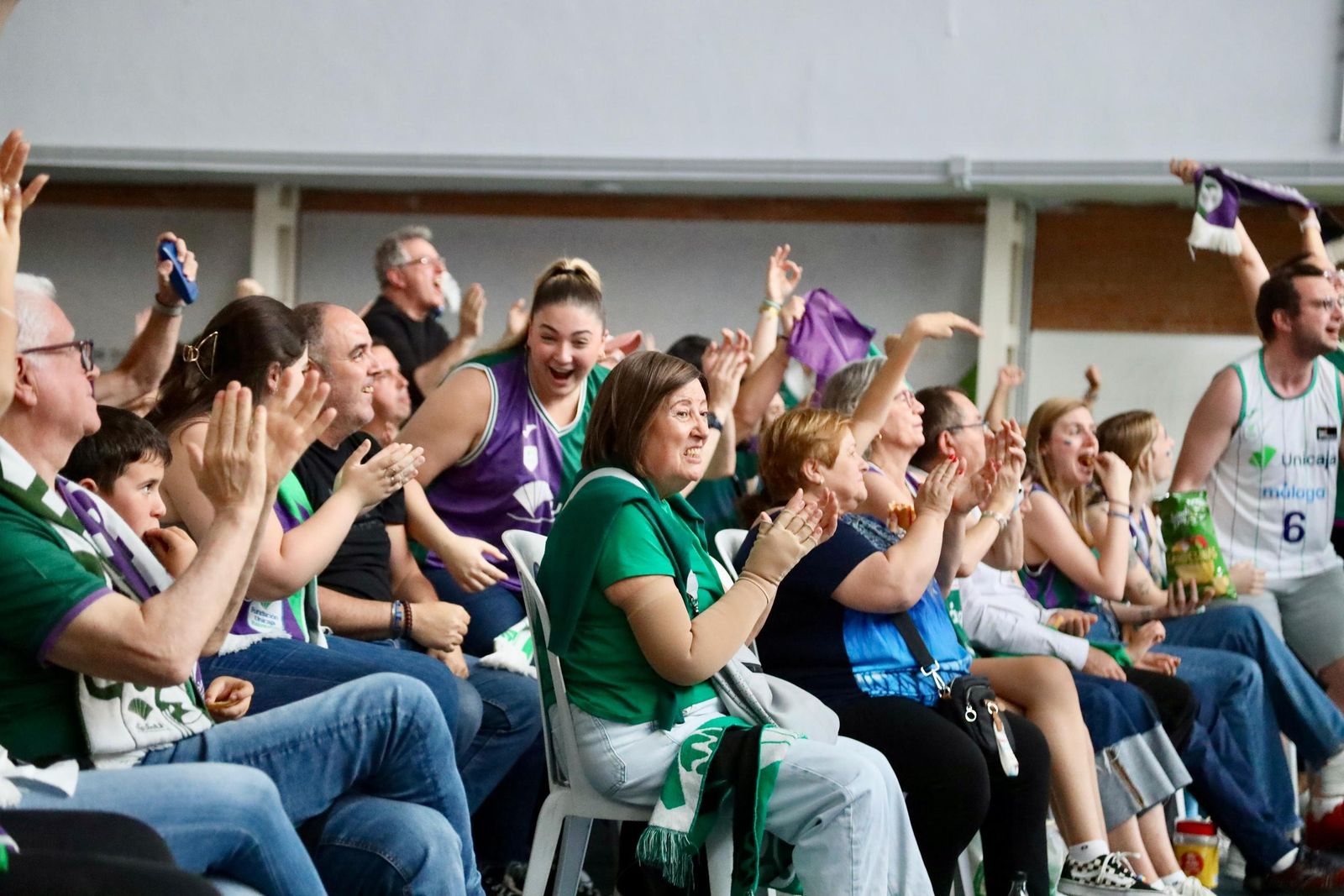 La locura en Los Guindos: ¡Búscate durante la final de BCL del Unicaja!