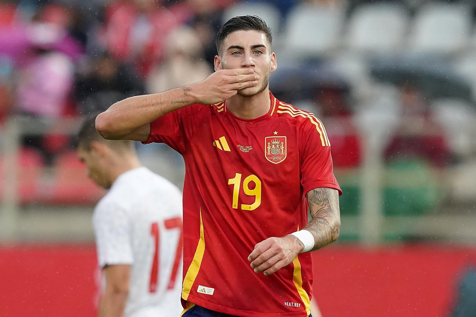 Roberto, debut y gol con España sub 21