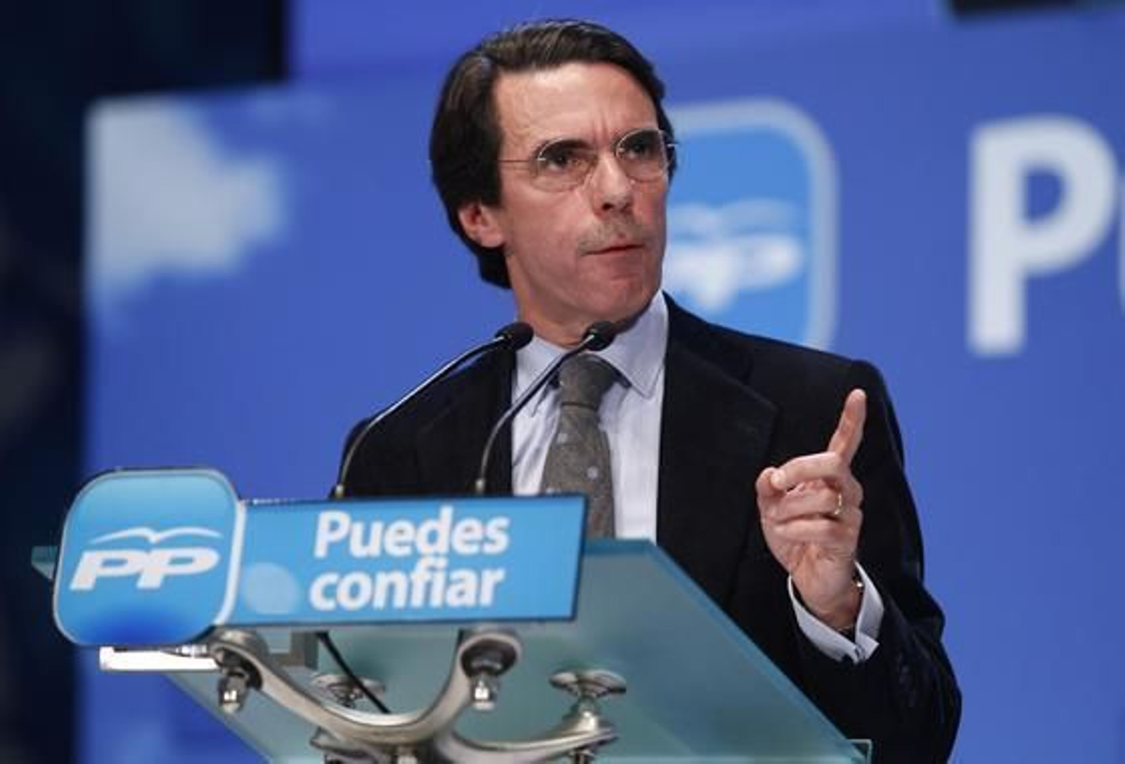 El ex presidente del Gobierno, José María Aznar, durante su discurso en la Convención del Partido Popular en Sevilla.

Foto: Antonio Pizarro