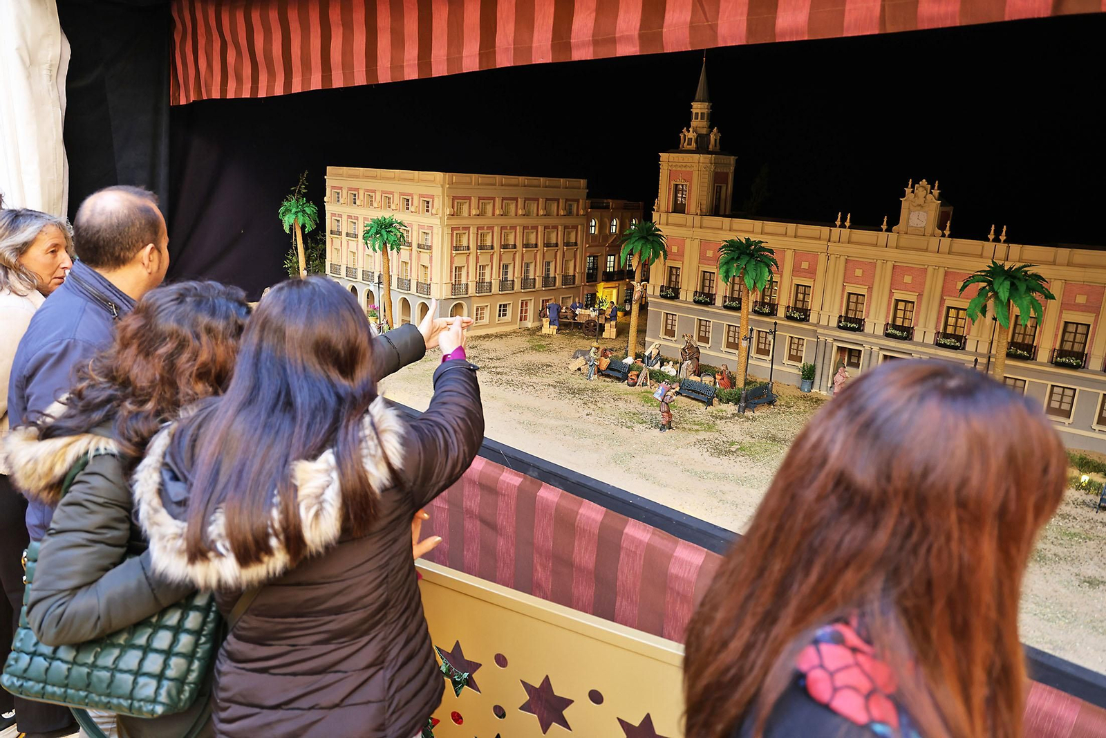 Imágenes de la inauguración del Belén del Ayuntamiento de Huelva