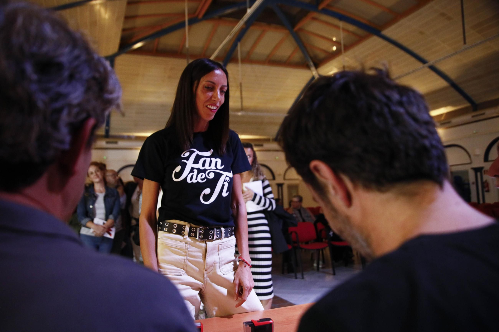 Las imágenes de la presentación del libro "El Clan" de Carmen Mola en Mojácar