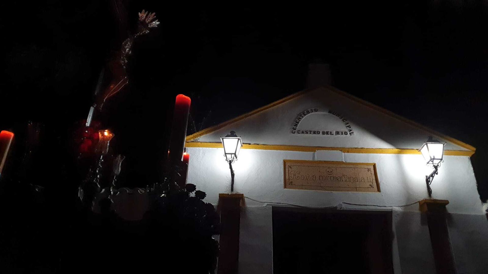 Miércoles Santo en Castro del Río: La visita del Cristo de la Buena Muerte al cementerio, en fotografías