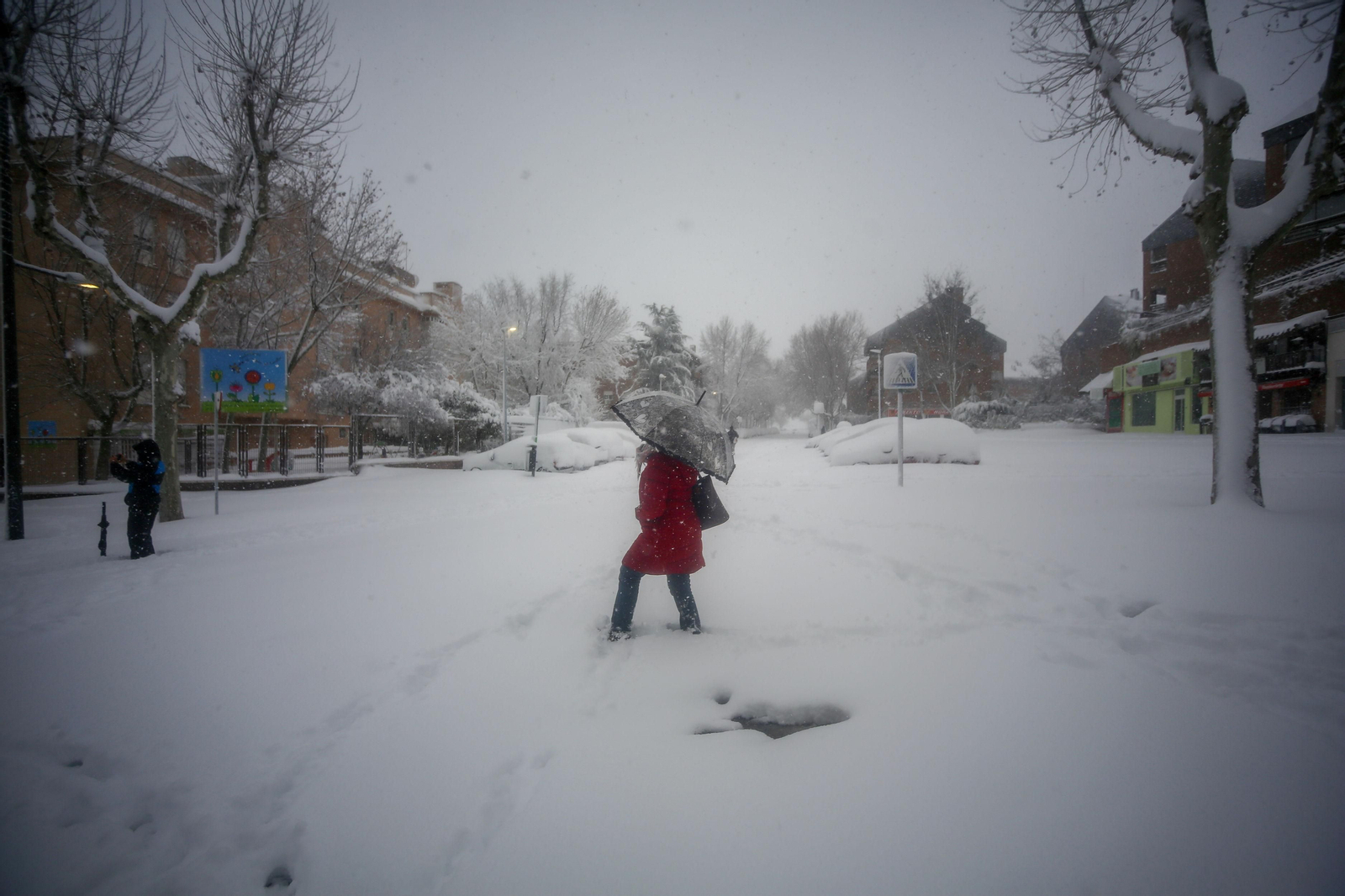 El segundo día del temporal 'Filomena' en imágenes: más nieve y caos