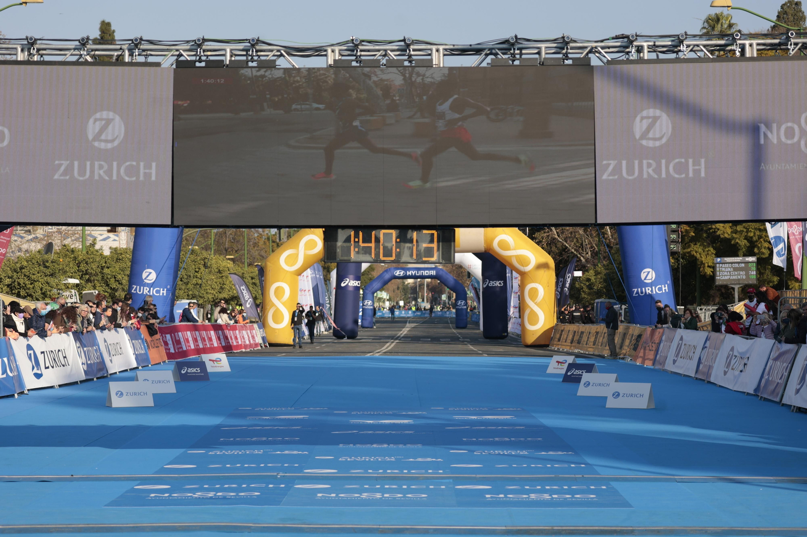 Las imágenes de la Maratón de Sevilla 2022 (11)