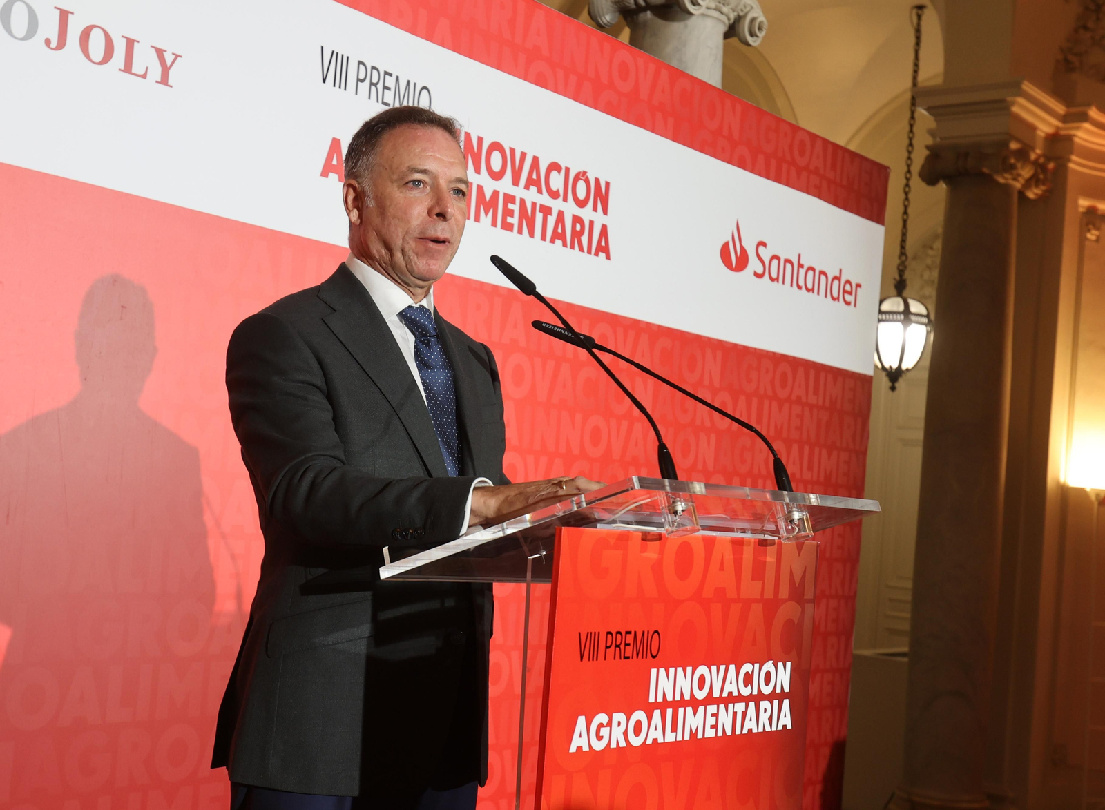Las mejores imágenes de la entrega del VIII premio agroalimentario Banco Santander a José Gandía