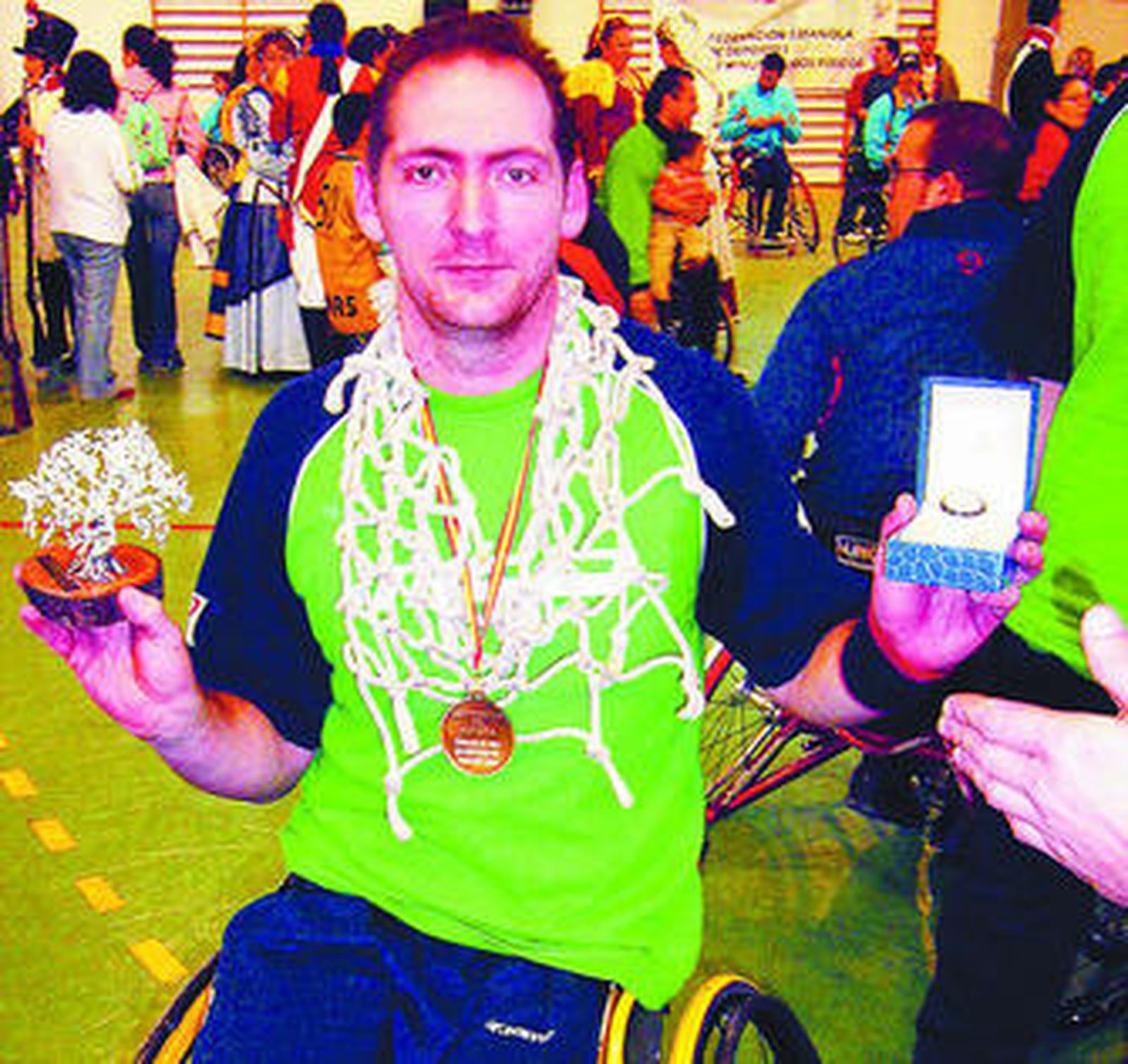 Gavira posa con el trofeo de campeón de Copa del Rey.