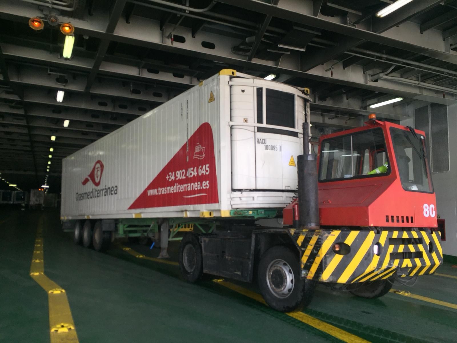 Un camión en el interior del ‘Melillero’