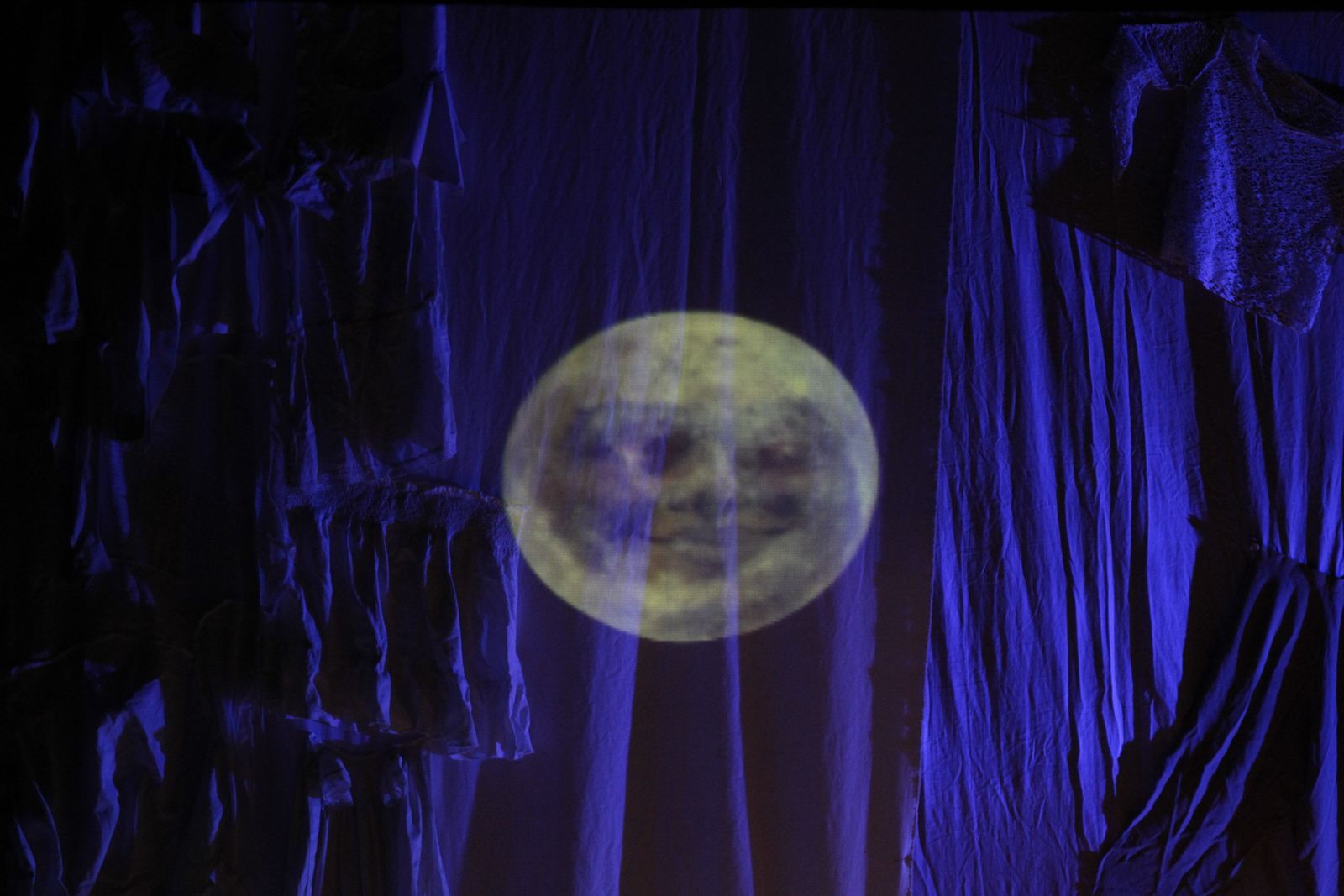 Fotogalería Festival Teatro El Ejido. Obra "El Desván de los Hermanos Grim"