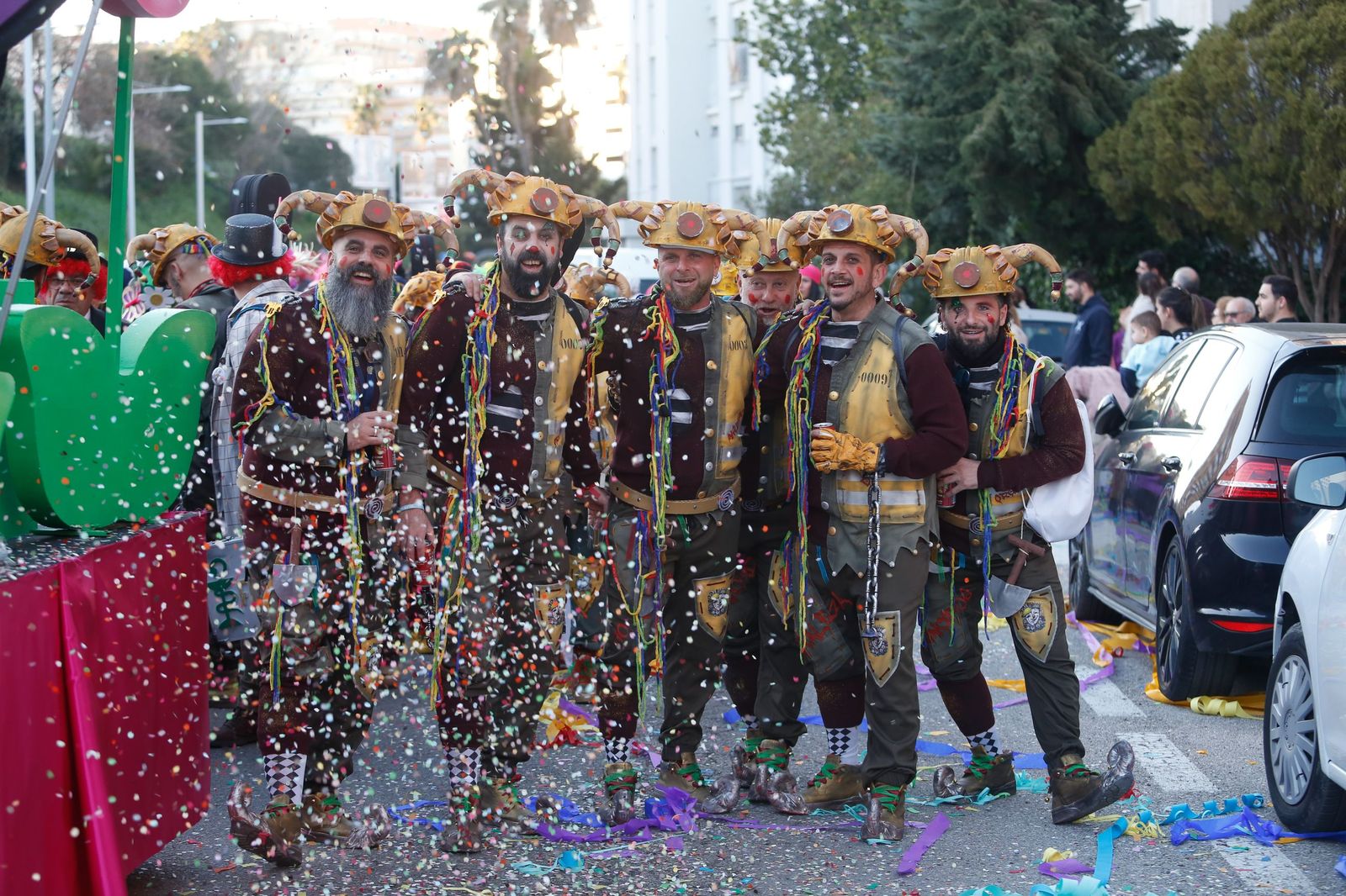 Búscate en las fotos de la cabalgata del Carnaval de Algeciras 2026