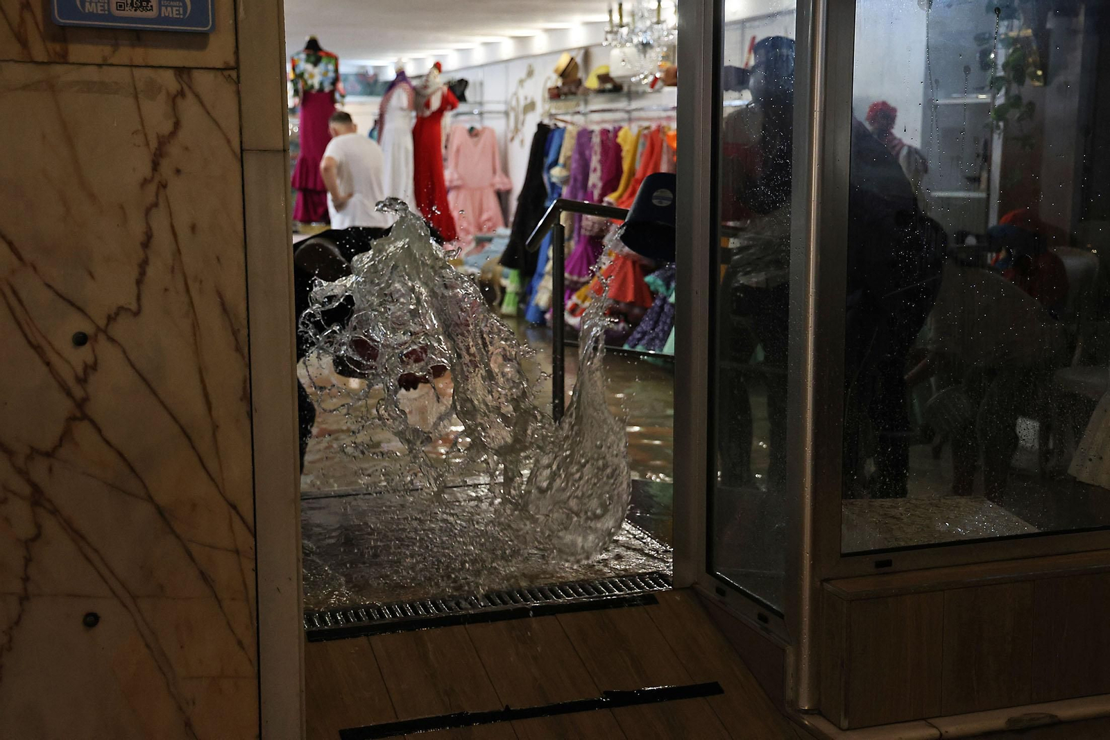 Imágenes del caos en Huelva por la borrasca Claudia con inundaciones, riadas y cortes de carreteras