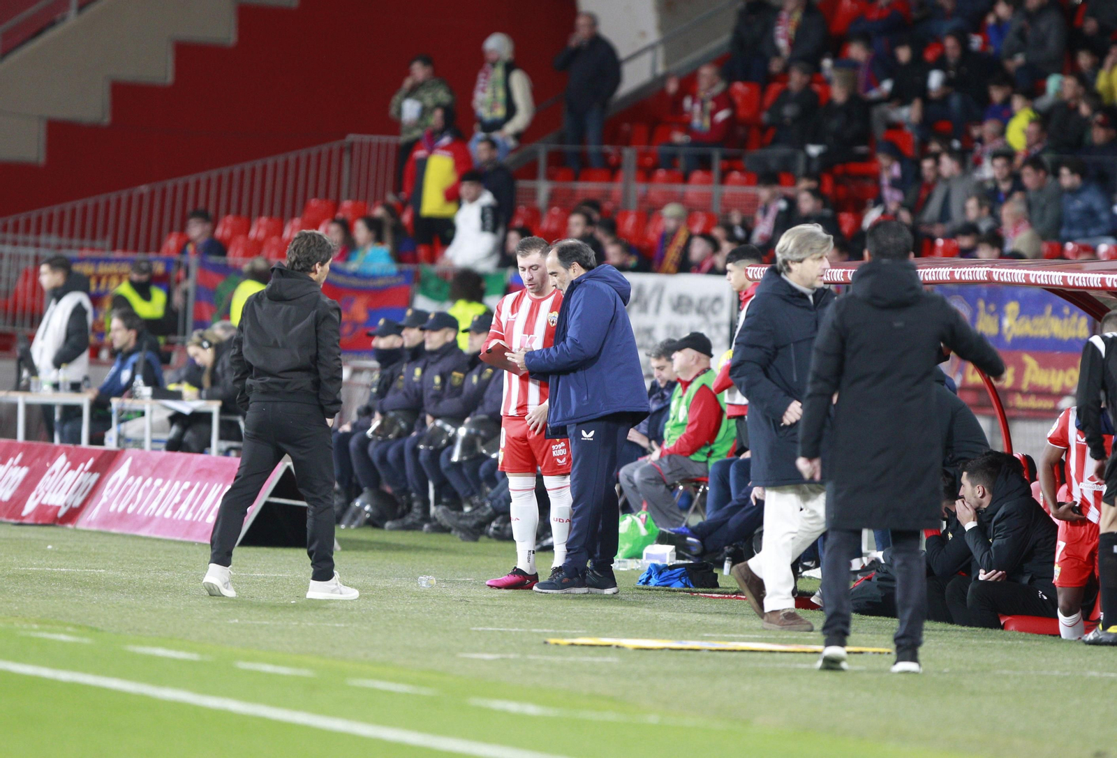 Imágenes de la victoria de la U.D. Almería ante el F.C. Barcelona