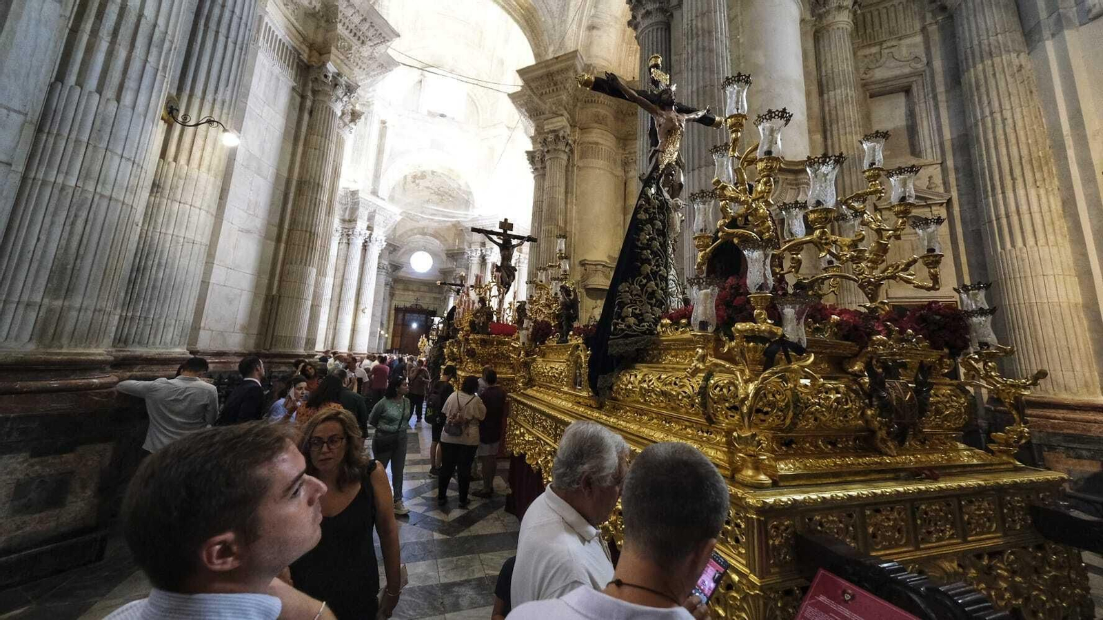 Magna Cádiz 2022: Lleno en la Catedral de Cádiz para ver los 17 pasos