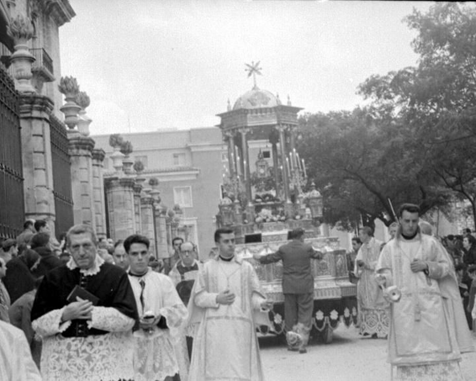 Procesión del Corpus frente a la catedral de Jaén.