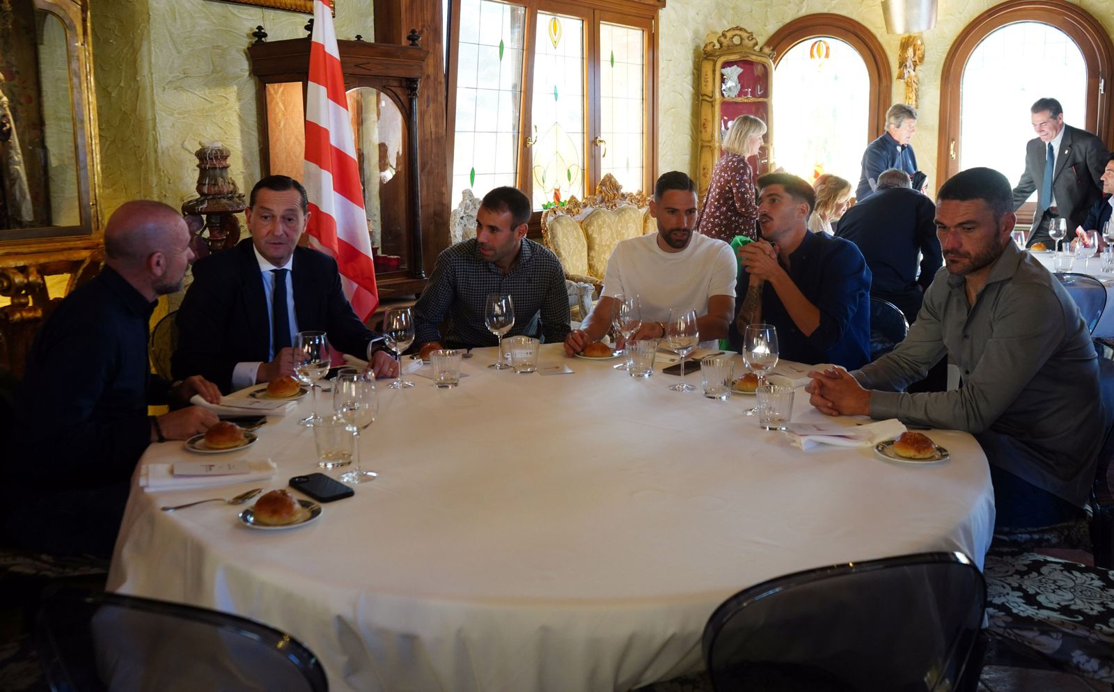 Las mejores imágenes del acto a los abonados del Granada CF con 25 y 50 años de antigüedad