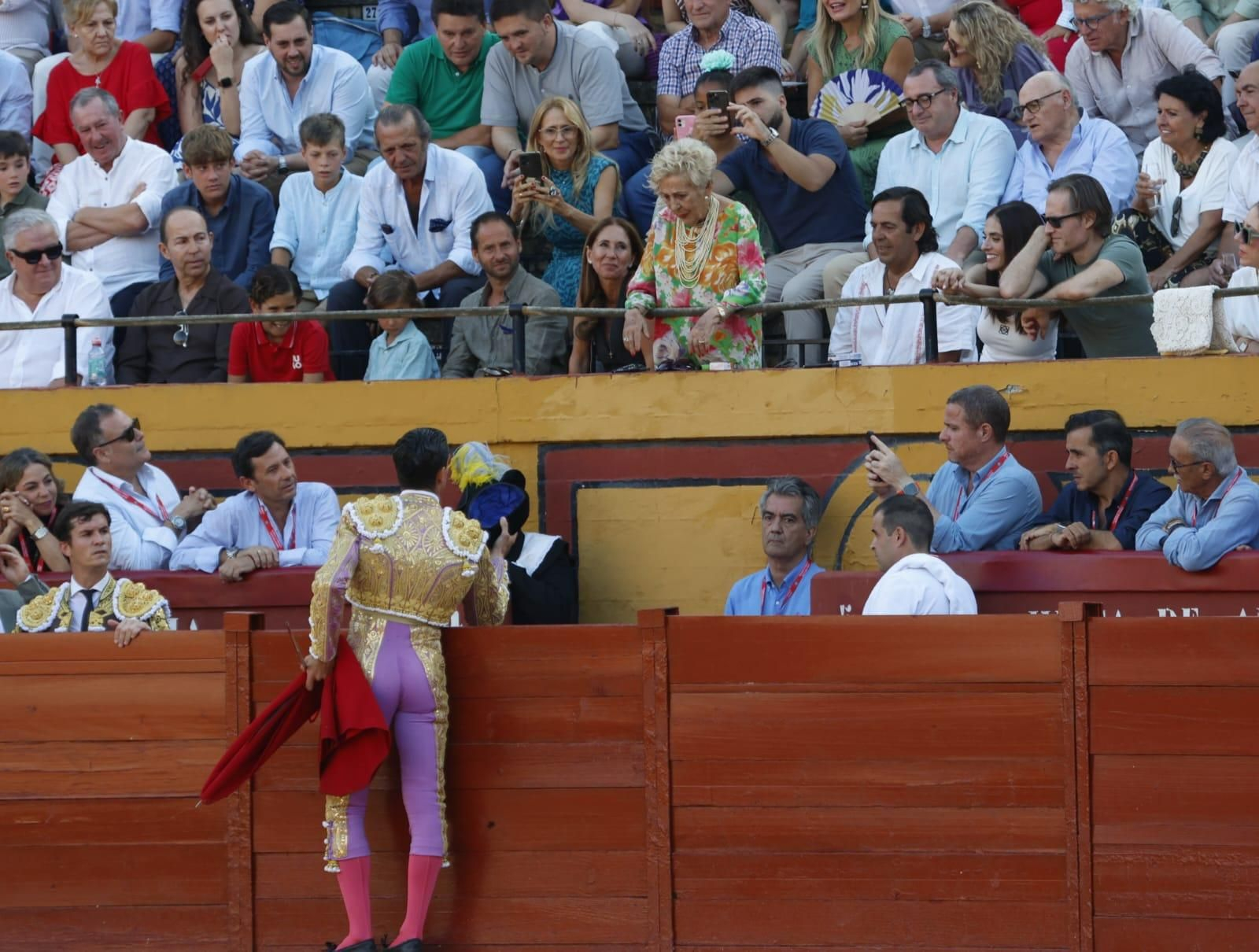 David Galván brinda a Rocío, la viuda de 'Miguelín'.
