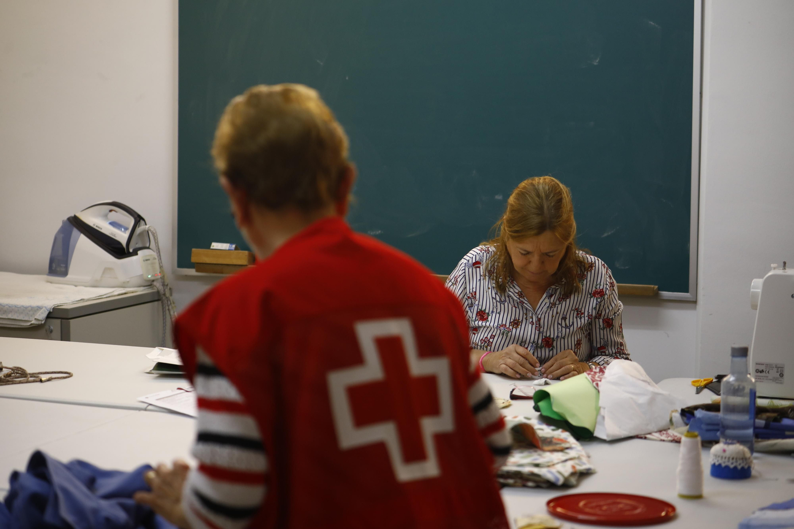 Así elaboran los cojines solidarios para luchar contra el cáncer de mama