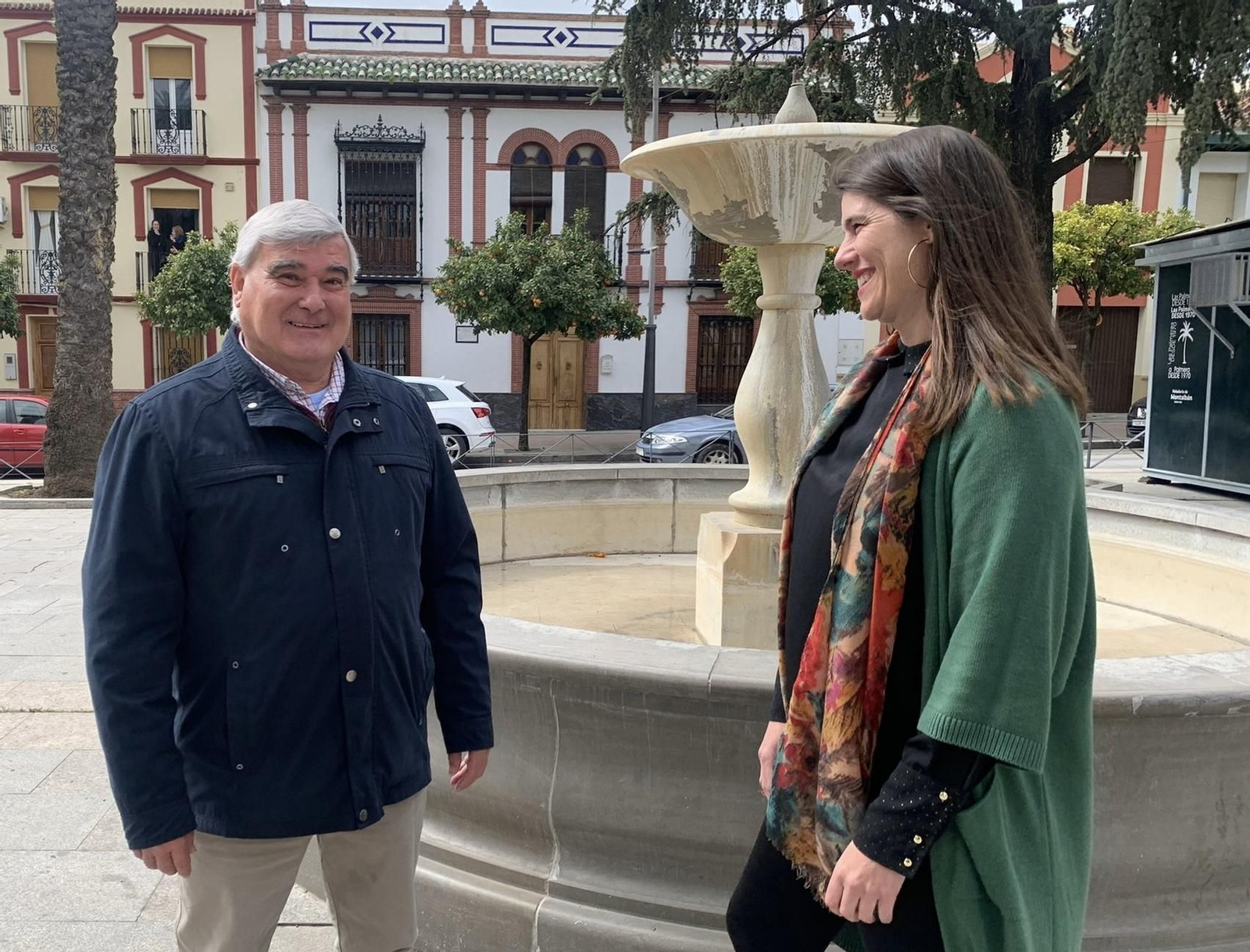 Alfonso Lorente, candidato del PP en Nueva Carteya, junto a Araceli Carrillo.