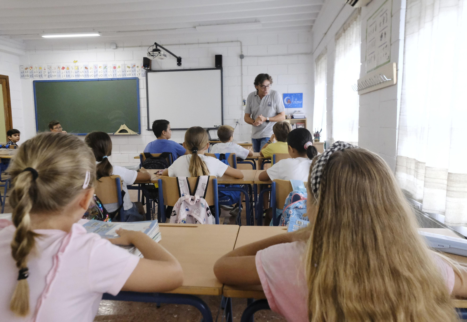 Las imágenes de la vuelta al cole en Córdoba: reencuentros, nervios y mucha ilusión
