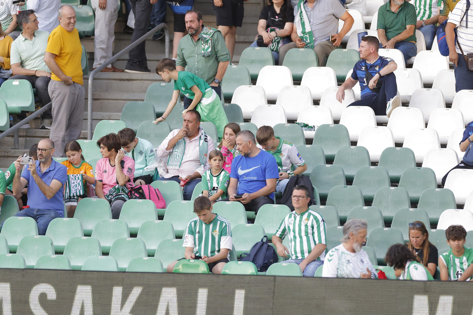 Búscate en las fotos del Betis-Rayo